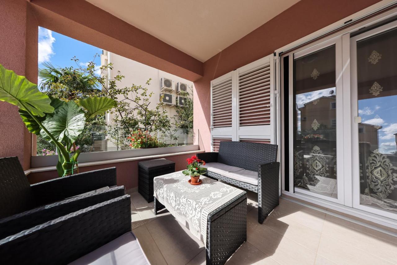 Apartment Puntamika Villa De Rosa - Ground floor Zadar Exterior foto